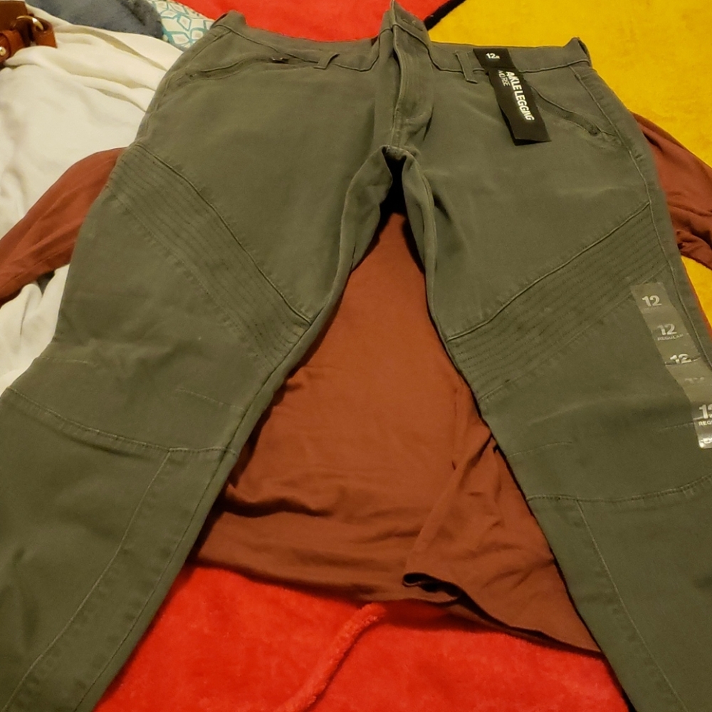 Colthes - Picture 2 of 4